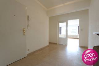 EXCEPTIONAL APARTMENT featuring 3 spacious bedrooms, 2 bathrooms, a generously sized living room, and a massive terrace of no less than 52 m², superbly located in the city center with everything within easy reach.<br /><br />ELEVATOR access available down to the basement, where a private storage room is included.<br /><br />NO RENOVATION OBLIGATION due to an already excellent EPC score.<br /><br />TWO IN ONE, originally two apartments, now stylishly combined into one large residence occupying the entire first floor.<br /><br />LAYOUT<br />+ entrance hall with a wall of built-in closets<br />+ separate guest toilet<br />+ very spacious and bright living room<br />+ separate fully equipped dining kitchen<br />+ night hall with built-in dressing closets<br />+ bathroom with shower-in-bath<br />+ 2 bedrooms, one with access to the terrace<br />+ second night hall with separate laundry room, shower room with toilet, and third bedroom<br />+ third bedroom with built-in closets and access to the terrace<br />+ exceptional terrace offering both morning and evening sun<br /><br />For more information or to schedule a visit, call 012 744 84 or email info@goed-gevonden.be