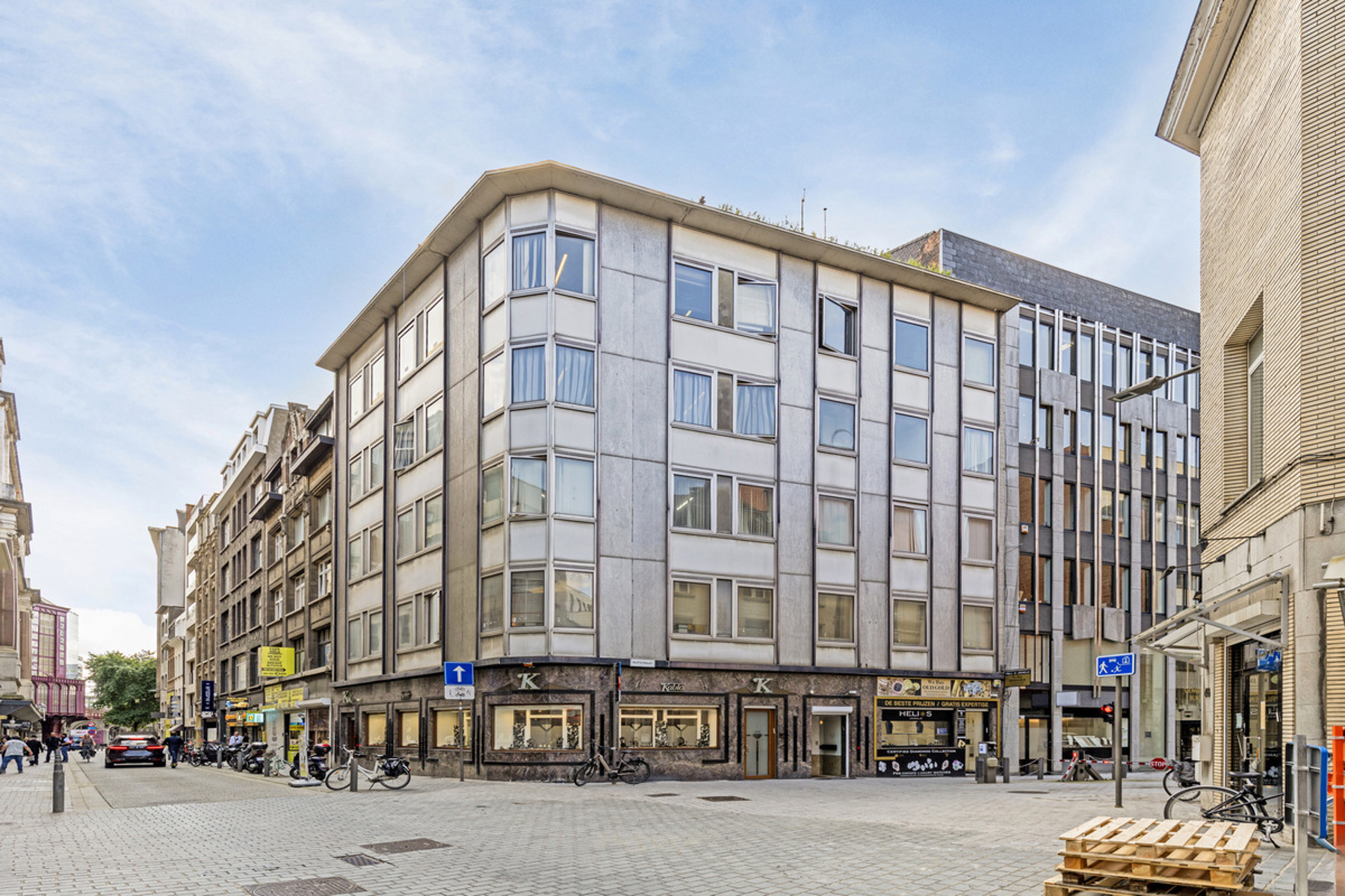 Indrukwekkend kantoorgebouw met winkel op een AAA-locatie! - foto 1