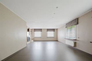 Ruime bungalow te VlyminckshoekDeze prachtige instapklare bungalow is gelegen aan de stadsrand van Sint-Niklaas en bestaat uit een...