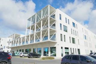 Nieuwbouw kantoorruimte in project R. Plaza te koop op de derde verdieping met een bruto oppervlakte van ca. 392 m². Maakt deel uit van een...