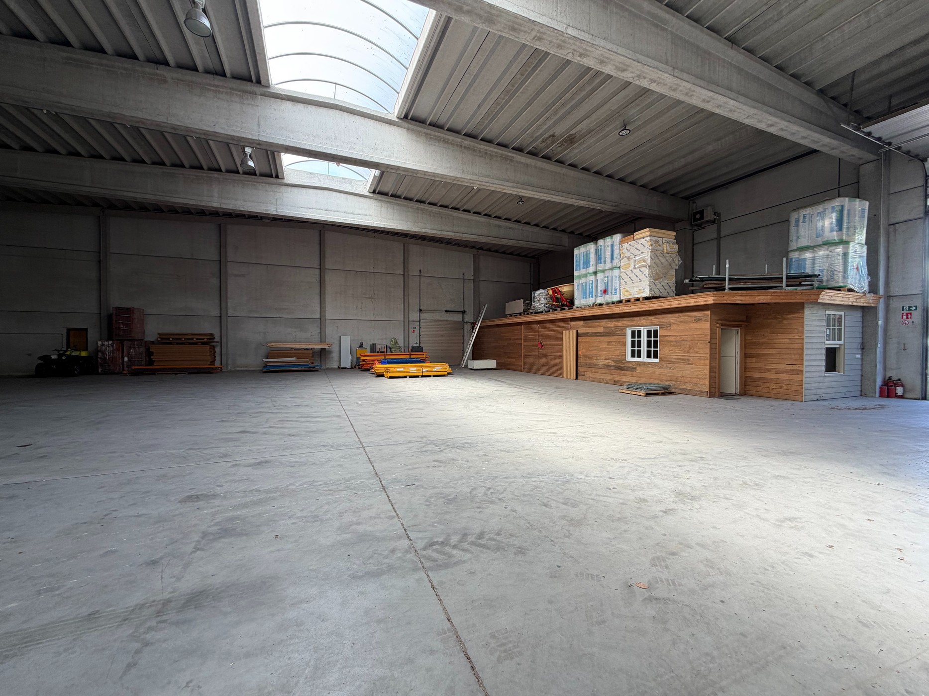 Magazijn 720m² met kantoor in Zulte - foto 3