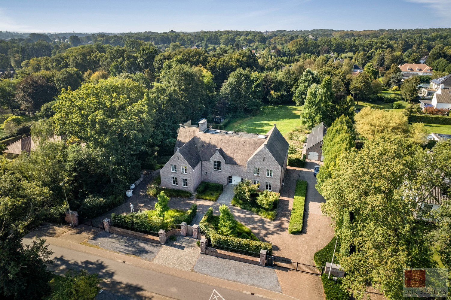 Exclusieve, luxueuze villa op toplocatie nabij Maastricht en de Euregio. - foto 1