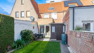 Verzorgde rijwoning met 3 slaapkamers en een leuk tuintje in het centrum van Heist.Deze woning is goed gelegen in een rustige straat. Winkels en het...