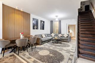 Deze centraal gelegen woning in Aalst beschikt over een bewoonbare oppervlakte van 118 m² en onderscheidt zich door een unieke patio die zorgt...