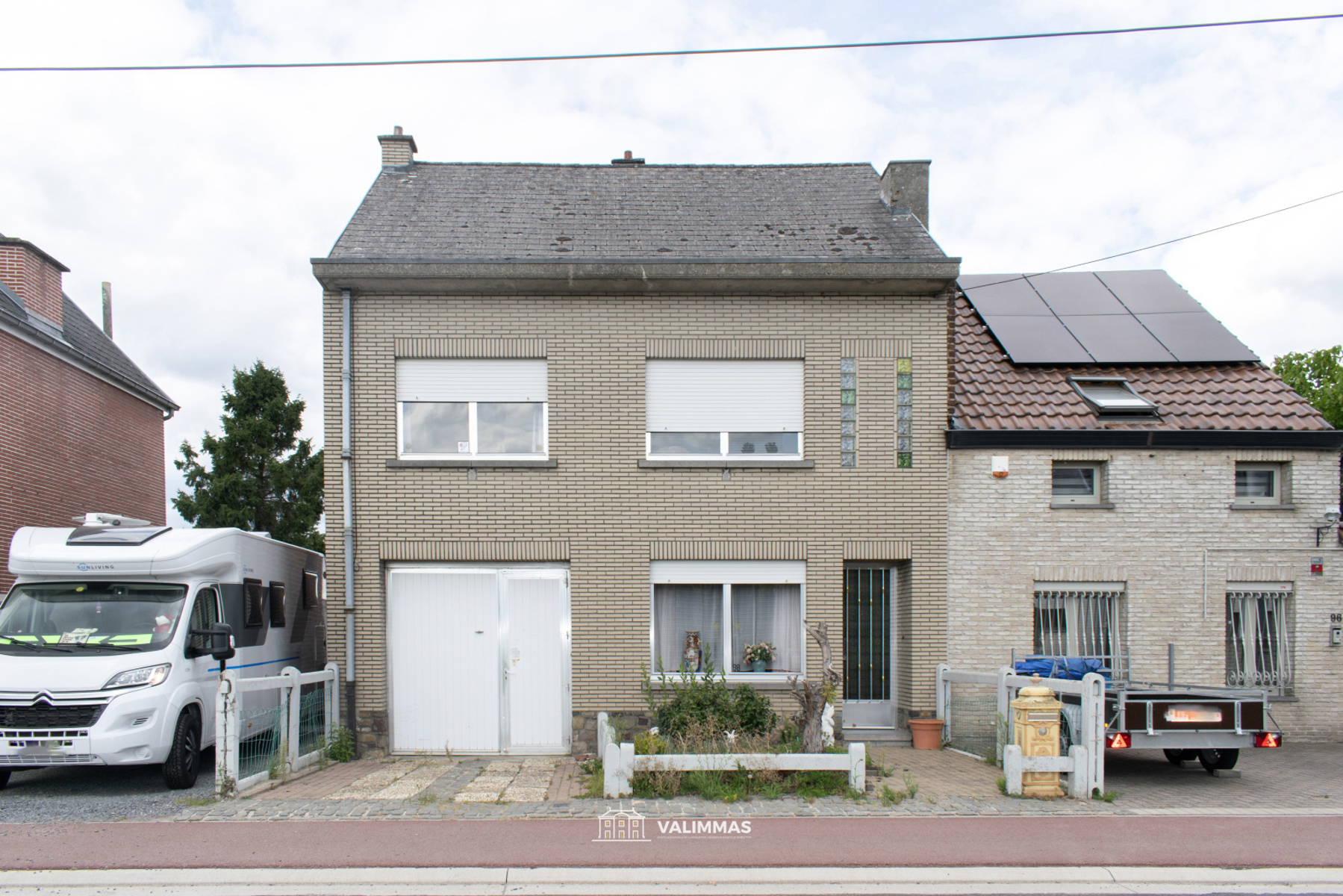 Ruime woning mt bijgebouwen & atelier (achteraan bereikbaar) - foto 2