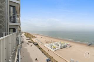 Deze gezellige studio aan de Koning Ridderdijk in Westende geniet van een uitzonderlijke ligging op de zevende verdieping, met een prachtig en...