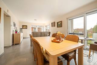 Joli appartement récent et économe en énergie avec 2 CHAMBRES et TERRASSE. Parking extérieur (7.000 €) et garage souterrain (15.000 €) à acheter...