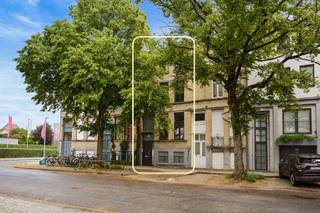 Prachtig gerenoveerd en volledig vergund studentenpand9 vergunde kamers, waarvan 5 met eigen badkamerVlakbij de drie belangrijkste...