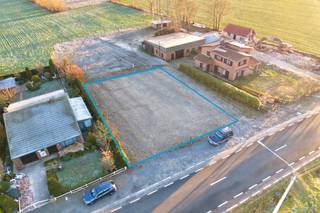 Dit perceel biedt tal van mogelijkheden, van een eengezinswoning tot woning met praktijkruimte of woning met huisnijverheid of vrij beroep , hier...