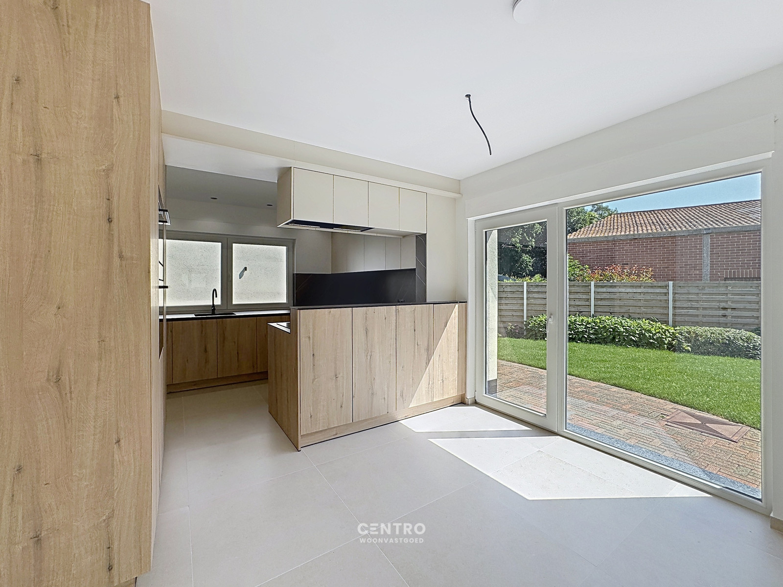 Gerenoveerde woning met 4 slpks, ZUIDger. tuin en ruime garagebox! - foto 4