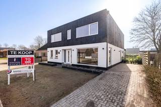 Volledig gerenoveerde ruime gezinswoning met 6 slaapkamers en 4 badkamers, tuin en garage. Zeer gunstige en rustige ligging in een doodlopende...