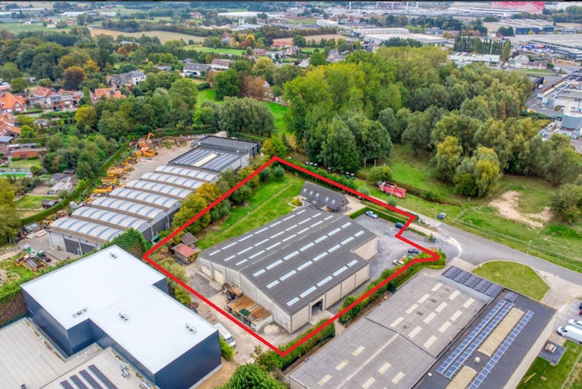Bedrijfsgebouw met woning in industriezone Roeselare-Haven - foto 1