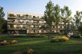 Dit appartement op het eerste verdiep heeft een bewoonbare oppervlakte van 93 m² en een terras van 14 m² met een zuidwestelijke oriëntatie. Ideaal om te genieten van het uitzicht op het binnenpark. Via de ruime inkomhal heeft u toegang tot een lichtrijke leefruimte met een open keuken en een eetplaats. Verder vindt u er twee slaapkamers, een praktische berging, een afzonderlijk toilet, een badkamer uitgerust met een inloopdouche, een tweede toilet en een dubbele lavabo. Ondergronds is er een private parkeerplaats voorzien met een handige berging voor extra comfort.<br /><br />Bloei is een duurzaam nieuwbouwproject ingeplant tussen het Vossenbos en een park en dit op 7 minuten fietsen van het Station Gent Sint-Pieters en op wandelafstand van de tramhalte lijn 1. De architecten besteedden veel aandacht aan een doordachte indeling, lichtinval en kwalitatieve zonneterrassen. Bovendien is er voor ieder appartement een ondergrondse parking en berging voorzien.<br /><br />Bewoners genieten van een warmtepomp in combinatie akoestische en thermische isolatie, resulterend in een E-peil lager dan E22. Vloerverwarming is er de standaard. <br /><br />Benieuwd naar het nieuwbouwproject Bloei? Wij ontvangen je graag voor een persoonlijke en vrijblijvende kennismaking.