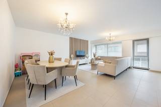 In het hart van Wommelgem vinden we dit recent investeringsappartement terug (Bj. 2005) in een mooi gebouw met parking . Met een...