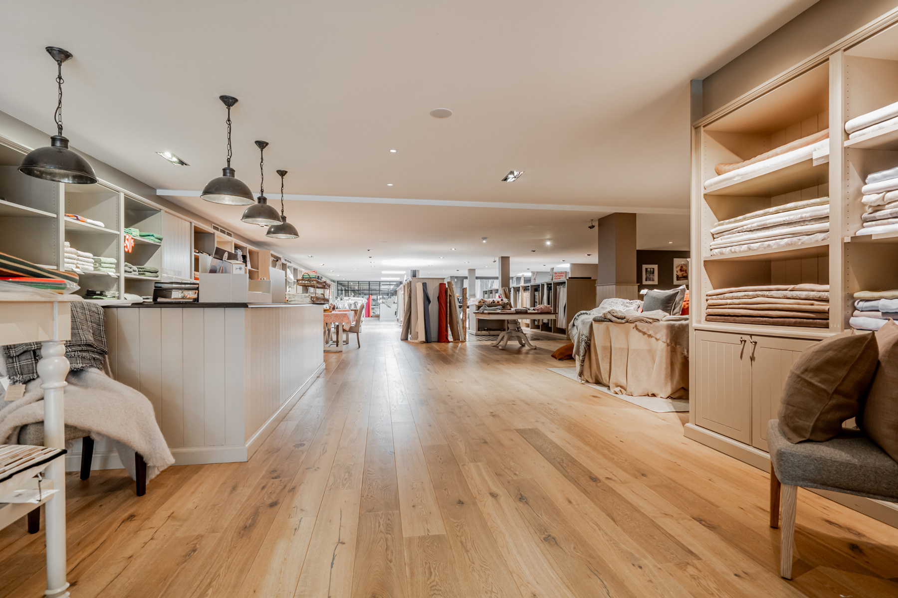 Handelsgelijkvloers van 735 m² op toplocatie in Brasschaat! - foto 4