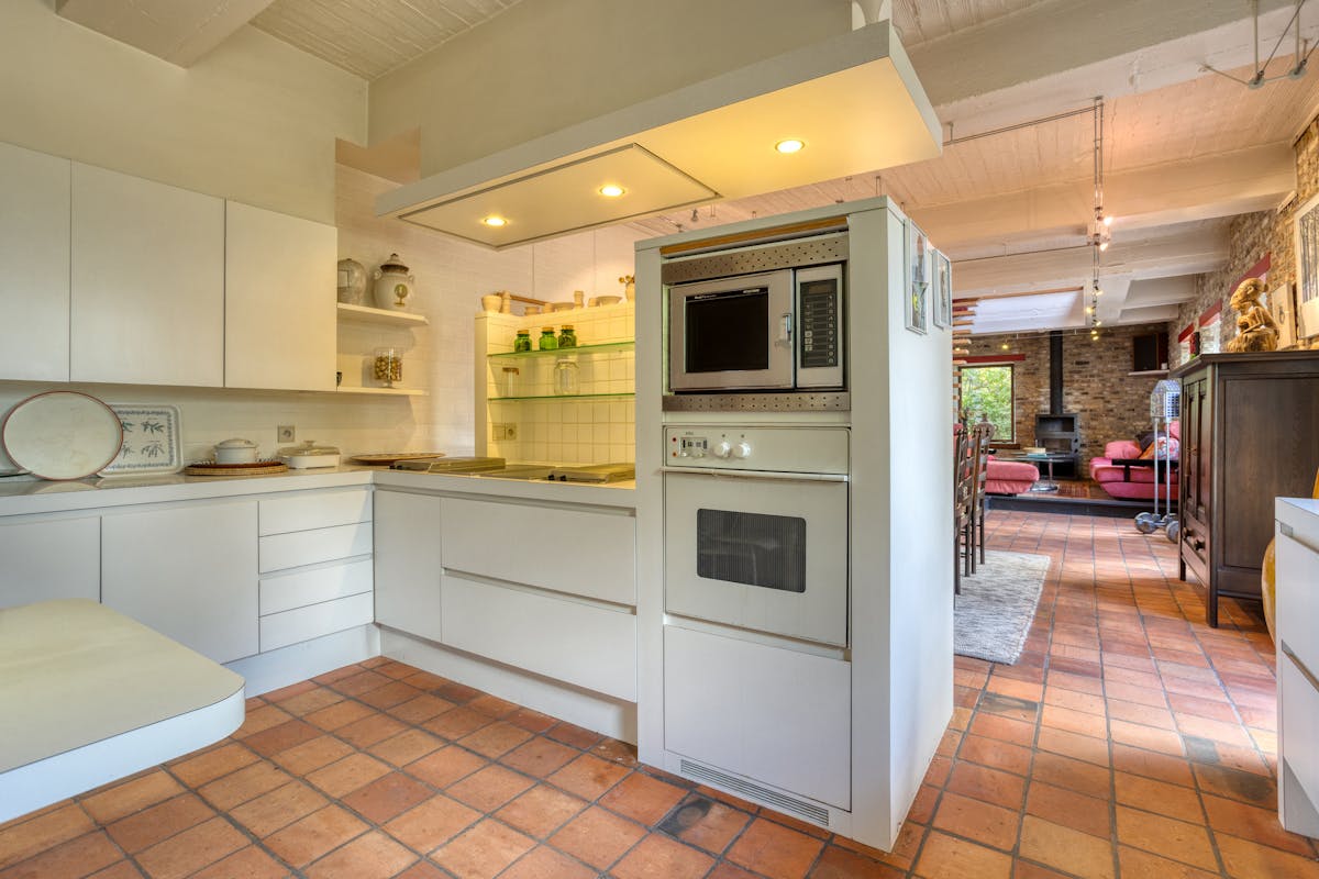 Unieke landelijke eigendom gelegen te Lo-Reninge aan het water. - foto 4