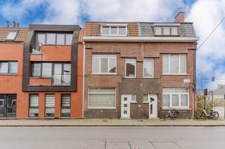 Instapklare, charmante woning te koop in Sint-Amandsberg – 3 slaapkamers & gezellige leefruimtesDeze sfeervolle, instapklare woning bevindt zich in...
