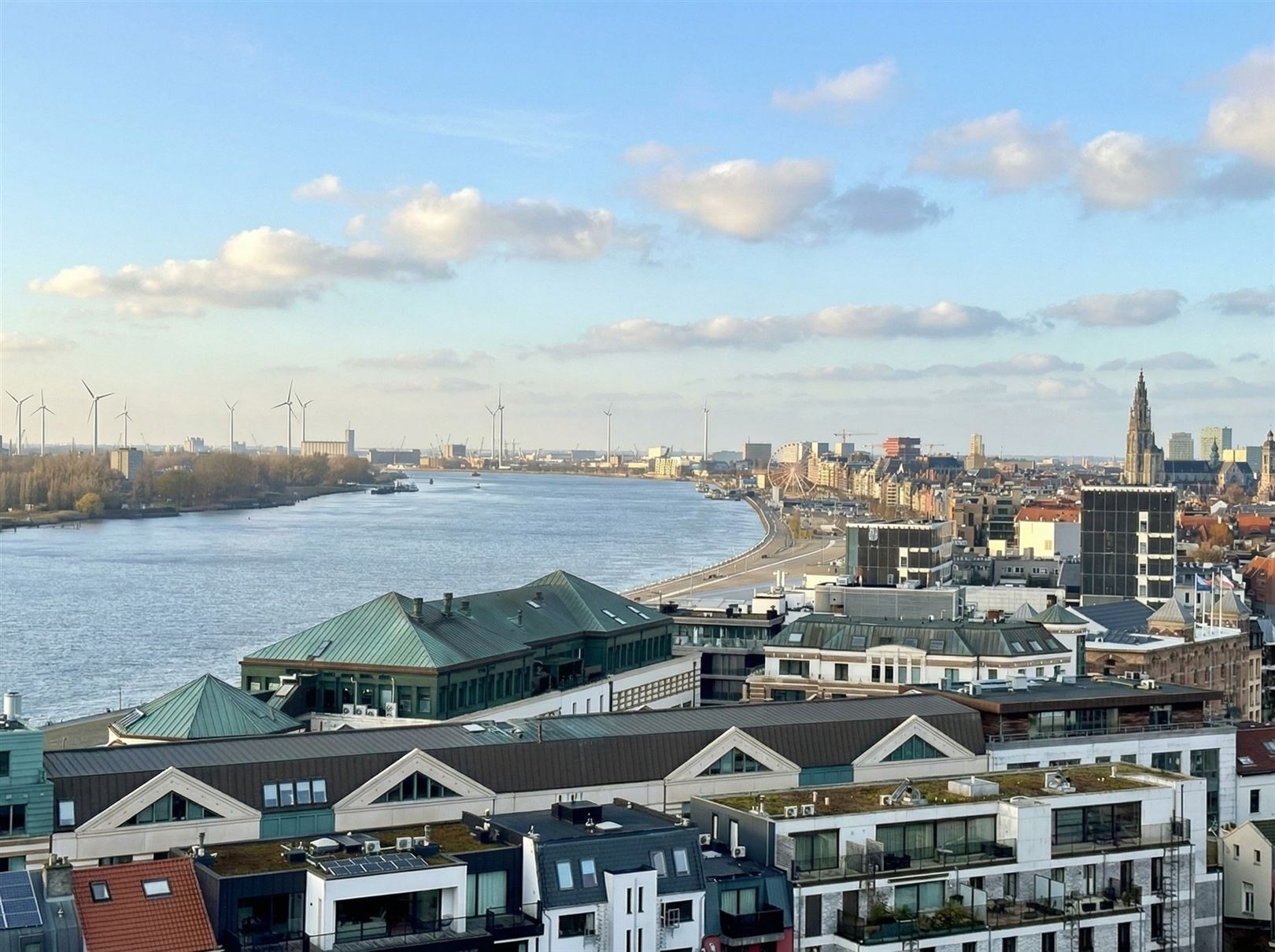 Gemeubeld hoekappartement (12e verdieping) met 3 slaapkamers - foto 2