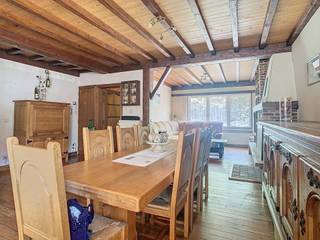 INDELINGGELIJKVLOERSInkomhal ca. 3 m² - tegelvloerLiving ca. 30 m² - plancher / tegelvloer - open haardKeuken ca. 14 m² - tegelvloer - koelkast -...