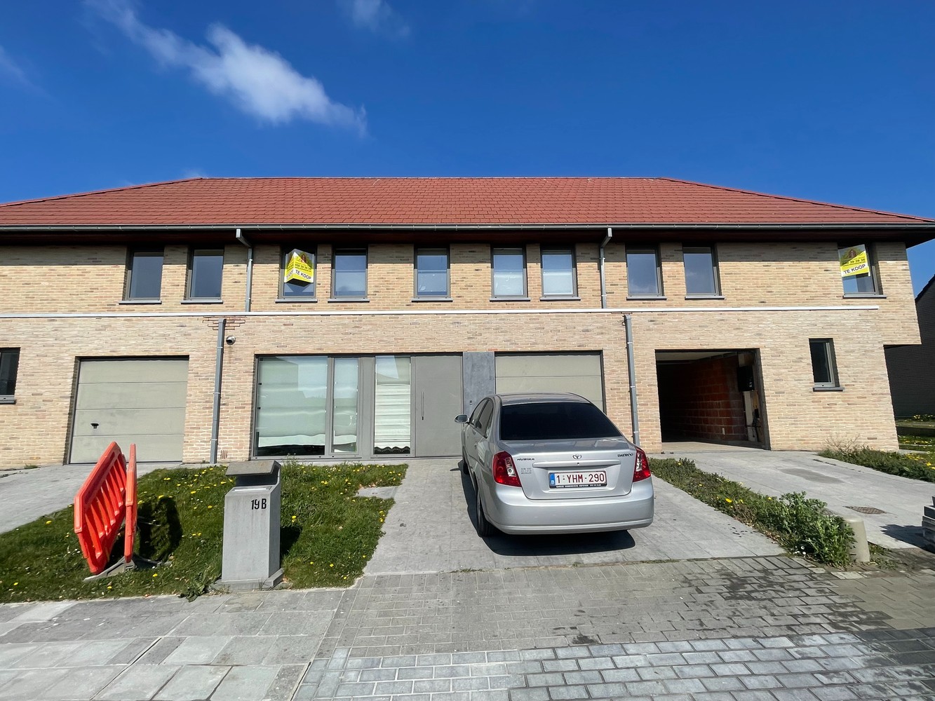 Waardamme , rustige residentiële ligging , RECENT gebouwde LICHTRIJKE ENERGIEZUINIGE woning met 4 SLAAPKAMERS, omheinde TUIN, OPRIT EN GARAGE. - foto 1