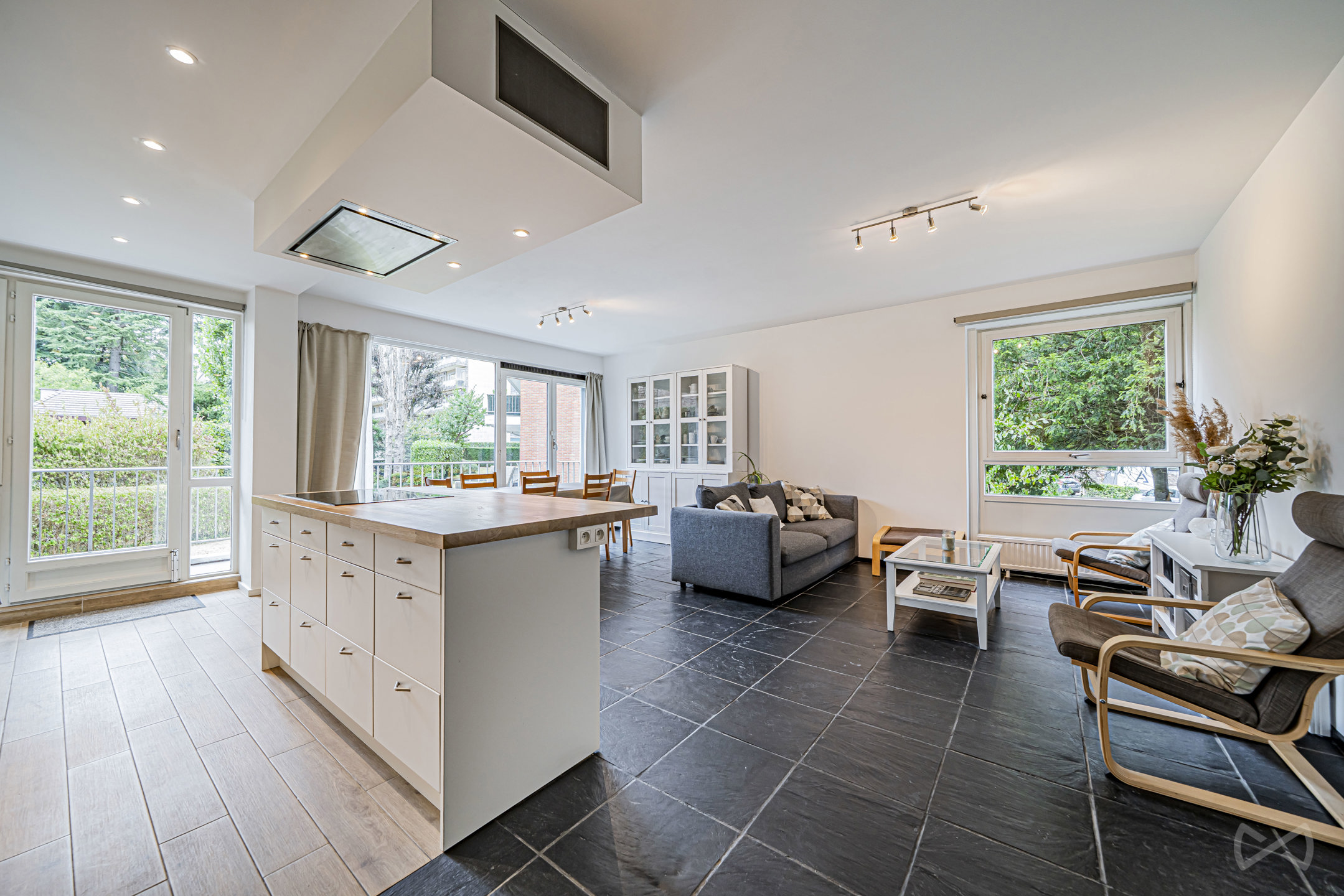 Apartment for sale in Woluwe-Saint-Pierre with 2 bedrooms - photo 1