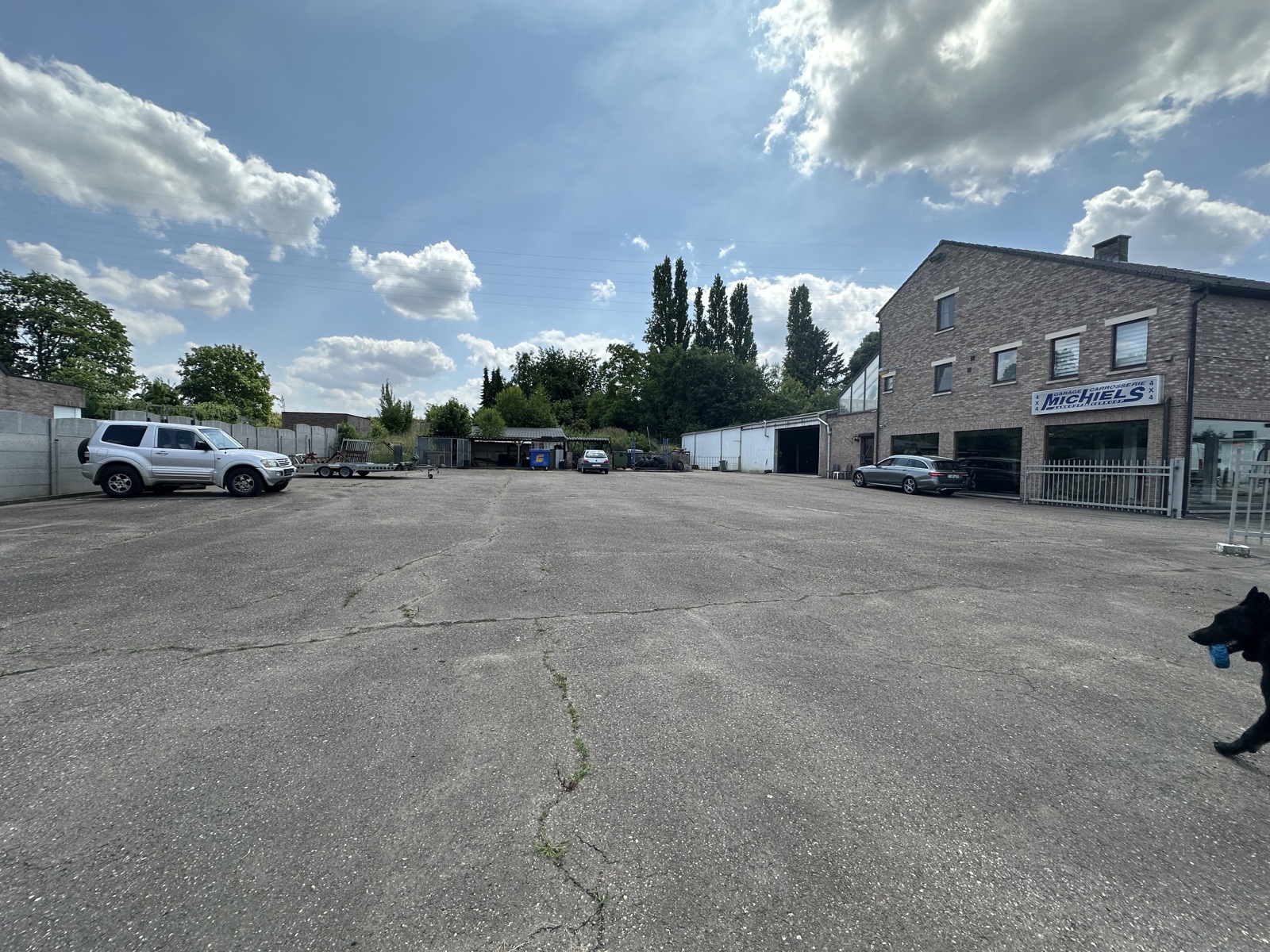 Handelspand met woonst, showroom, loods en parking - foto 3