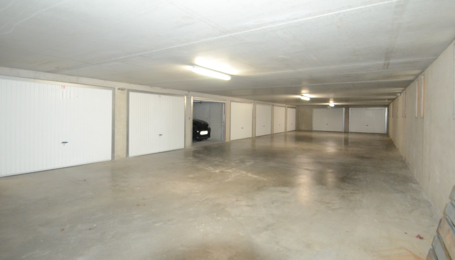 Makkelijk in te rijden garagebox op het gelijkvloers - foto 4