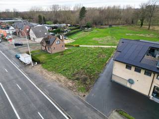 Voor meer info of een bezoek, bel 053 59 49 33 - Deze bouwgrond van ca. 658 m², gelegen langs de Brusselsesteenweg 434(a) te Meerbeke...