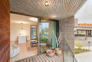 Dit prachtig gemeubelde appartement bevindt zich aan de Vaartkom, een bruisende en trendy buurt in Leuven. Deze hippe stadswijk combineert...