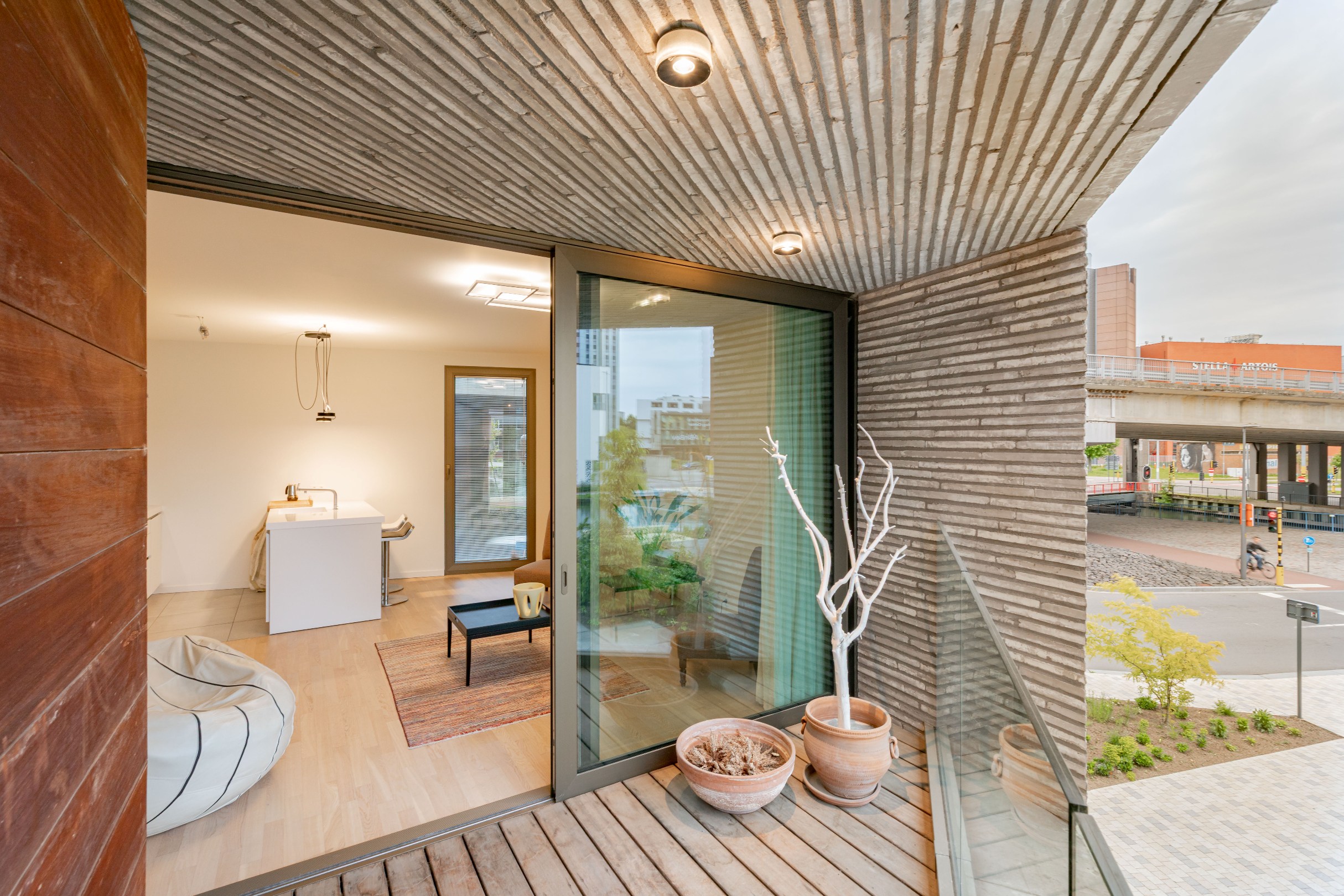 Gemeubeld 2-slaapkamer appartement aan de Vaartkom! - foto 2