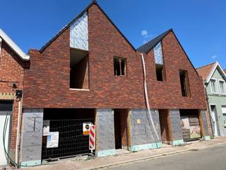 STIJLVOLLE NIEUWBOUWWONING vlakbij het REESINGHEBOS! Grondoppervlakte 366 m². Indeling: Inkomhal met gastentoilet, LICHTRIJKE leefruimte met...