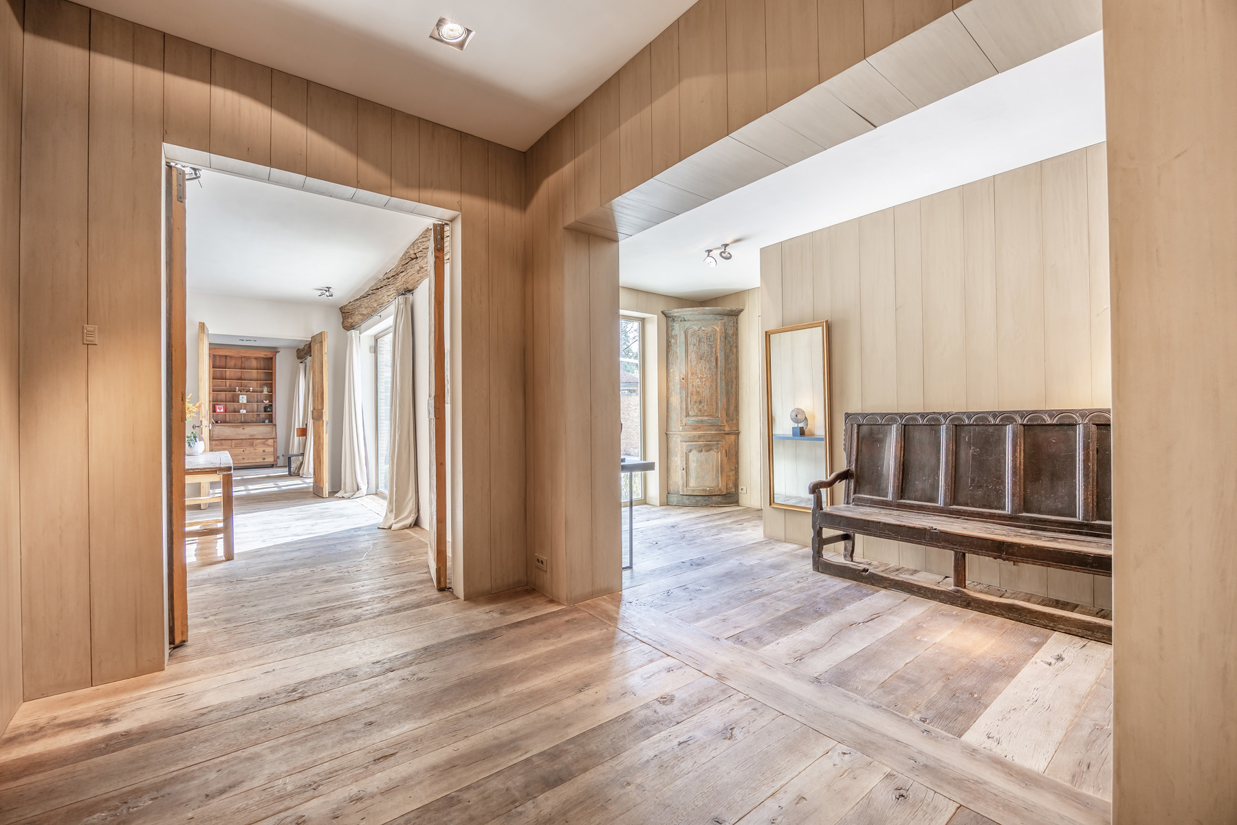 Schitterend domein van 7,7 ha met prachtige villa, zwembad, guesthouse, ruime schuur en uitgebreide paardenfaciliteiten. - foto 5