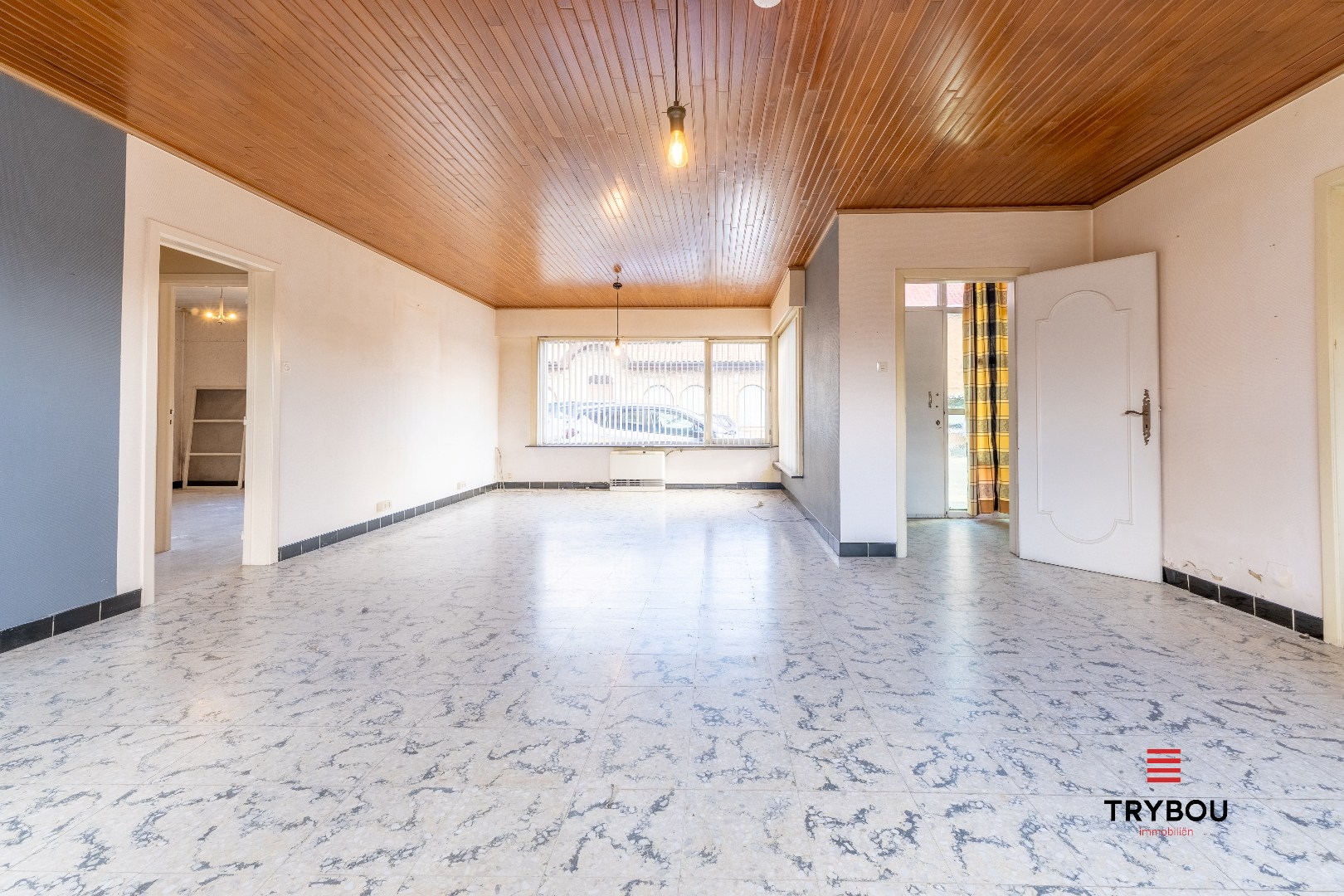 Gelijkvloerse woning met 2 garages in het centrum van Houthulst - foto 4