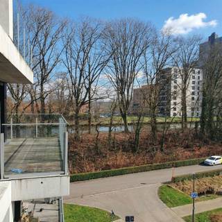 Wat een rustige toplocatie! Dit instapklare appartement is ZO GOED ALS NIEUW en is onder registratierechten te koop (geen BTW!). Het is gelegen in...