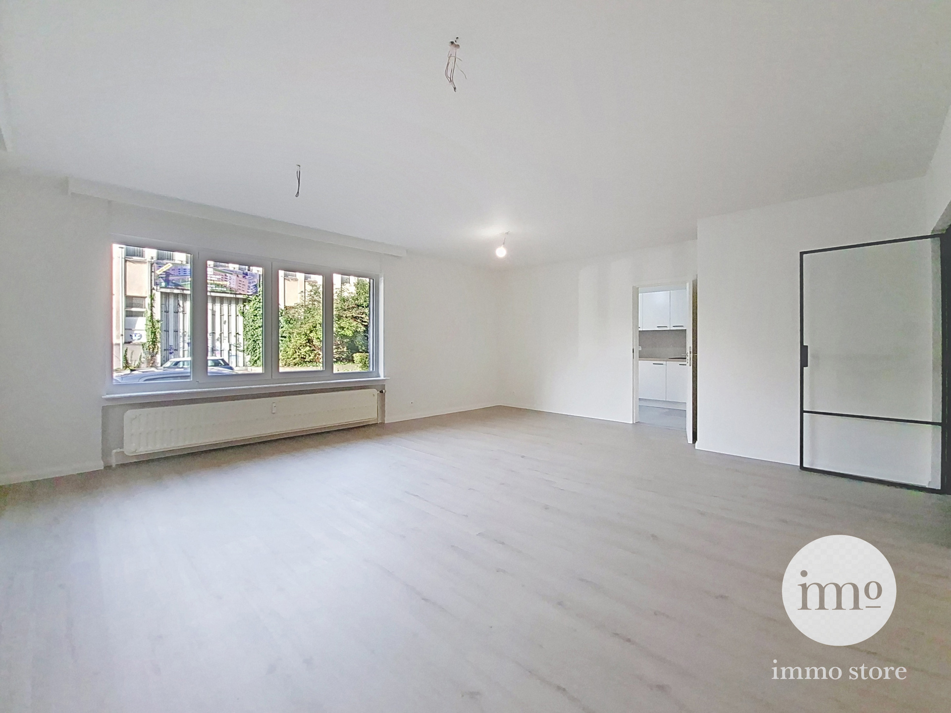 Lichtrijk gerenoveerd 3-slaapkamerappartement - foto 2