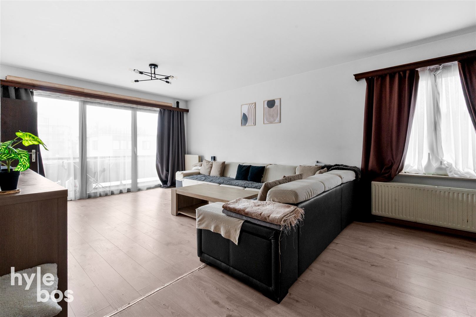 Opbrengsteigendom met 5 ruime appartementen en garages op topligging - foto 2