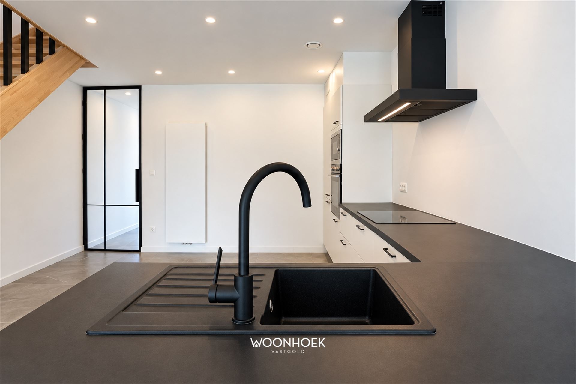 Stijlvolle instapklare 3-slpk woning met zonnige tuin - foto 4