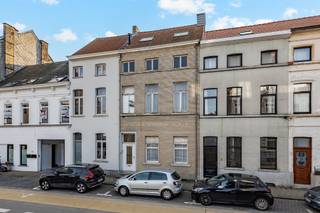 Deze ruime woning is uitstekend gelegen in Aalst, op wandelafstand van het centrum, winkelstraten en scholen, en vormt de ideale basis voor wie...