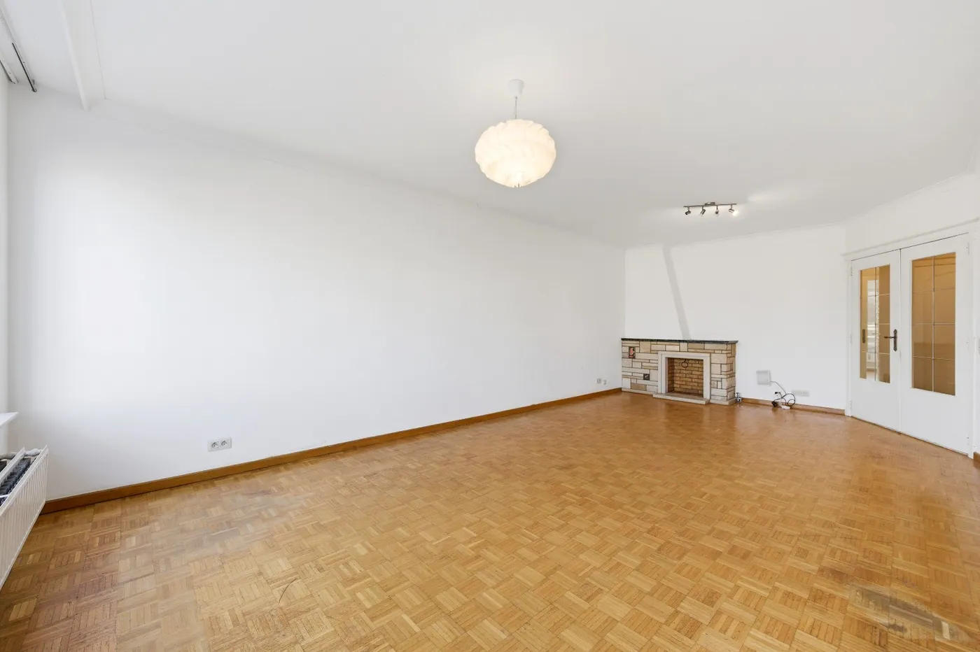 Goed gelegen, op te frissen appartement met 2 slpks en ruim terras - foto 4