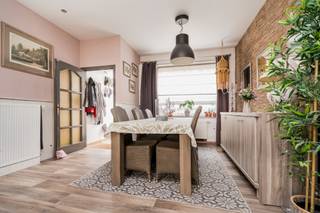 Ruime comfortabele instapklare woning met 4 slaapkamers en koertjeDeze ruime comfortabele instapklare woning werd door de jaren heen gerenoveerd...