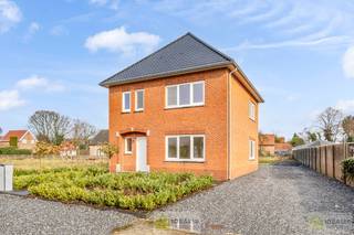 IDEALIS VASTGOED – Schitterend volledig vernieuwde woning met een heerlijke open leefruimte, luxe keuken, 3 ruime slaapkamers, twee badkamers én...