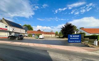 Deze mooi centraal gelegen bouwgrond is ideaal voor constructie van een open bebouwing. Deze is gelegen naast het dorpsplein van Aaigem. De woning...