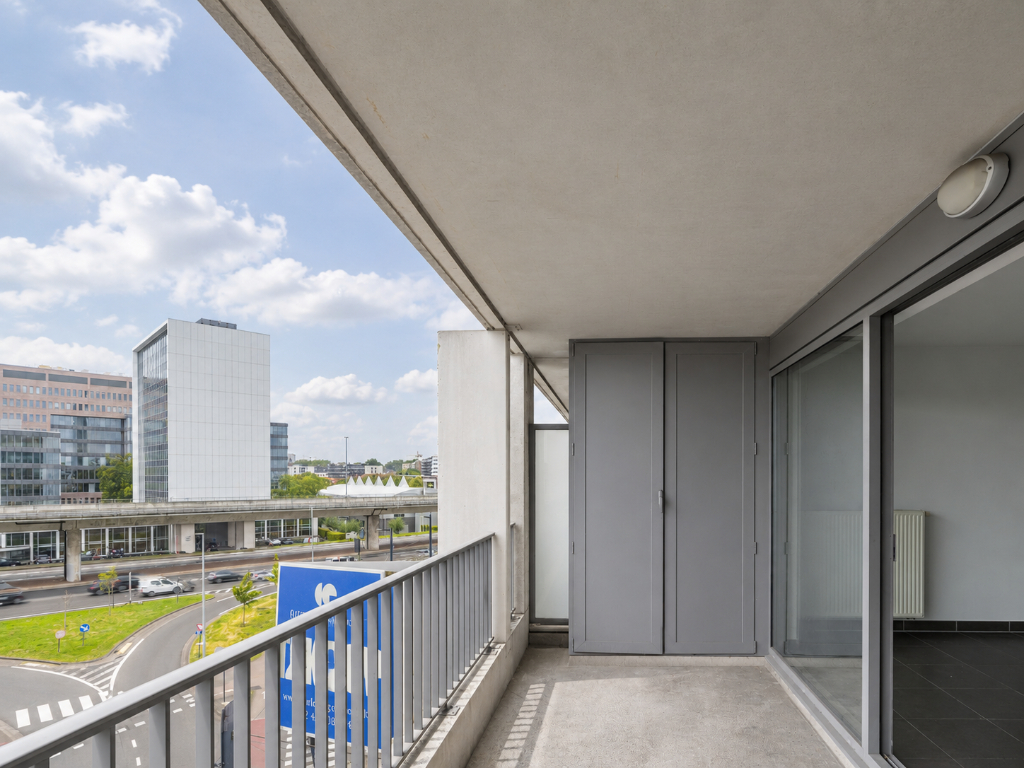 Ruim 3-slaapkamerappartement met zuidgericht terras en open zichten. - photo 4
