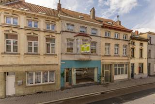 Immo Pické biedt U deze zeer ruime woning aan met veel mogelijkheden en gelegen in de onmiddellijke omgeving van scholen, openbaar vervoer, winkels...