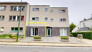 Gelijkvloersappartement met terras en garageboxIn een klein gebouw (4 appatementen), gebouwd in 2001,Rustig gelegen omringd door natuur, op het...
