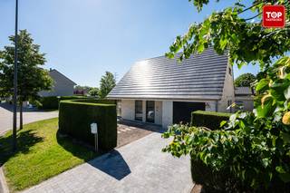 Deze woning is gelegen in een rustige en kindvriendelijke woonwijk in Wondelgem, met een vlotte verbinding naar Gent-centrum, de R4 en...