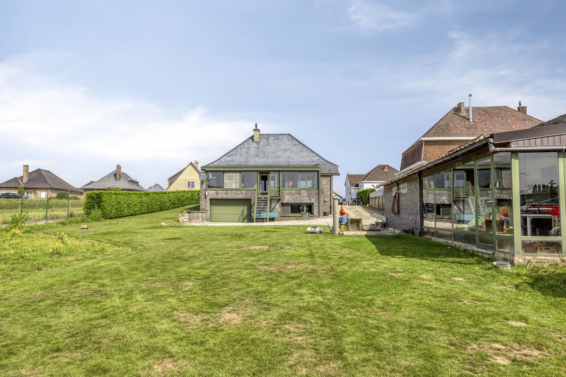 Vrijstaande woning met grote tuin en veel potentieel - foto 3