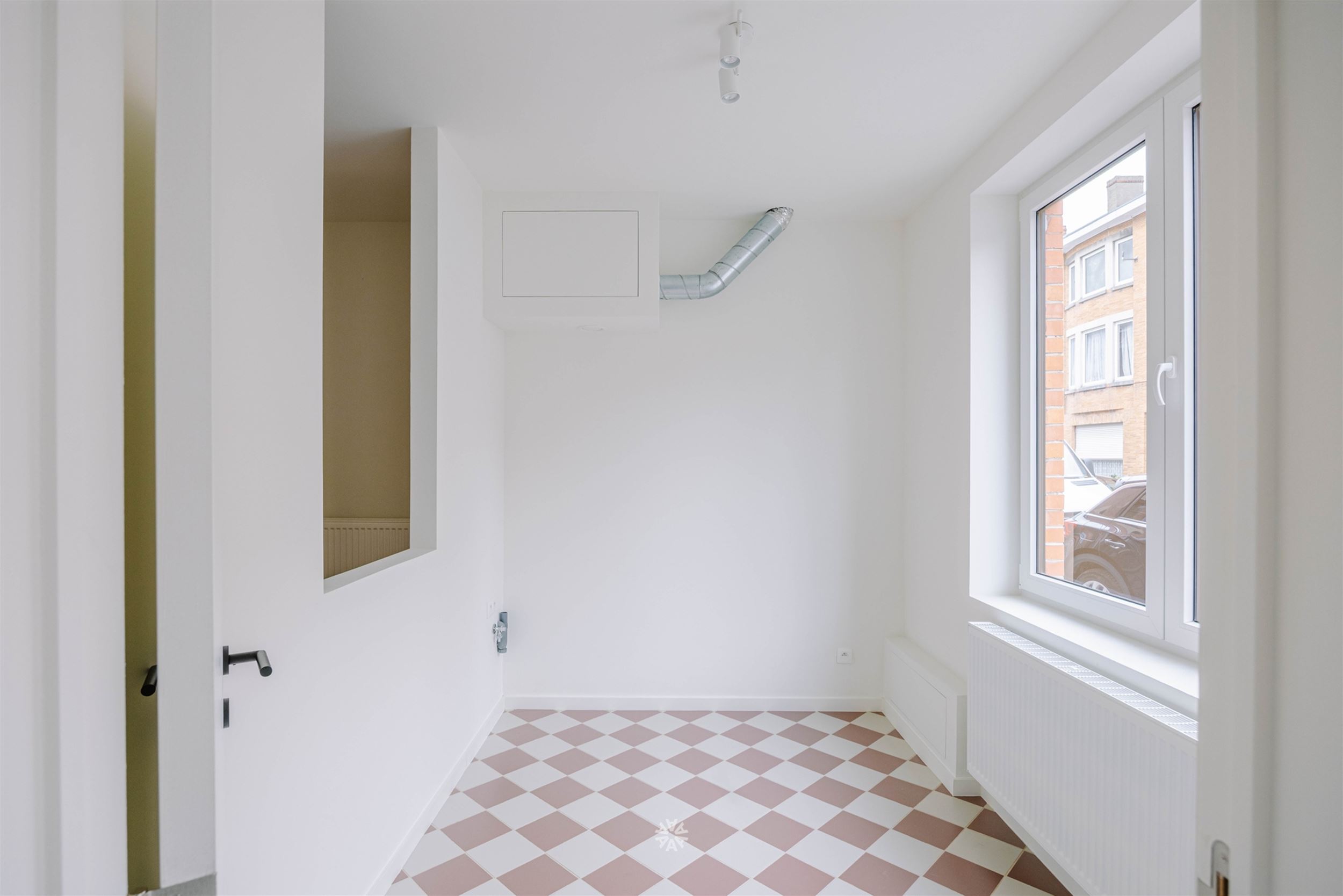 Stijlvol gerenoveerde woning met zonnige stadstuin - foto 4