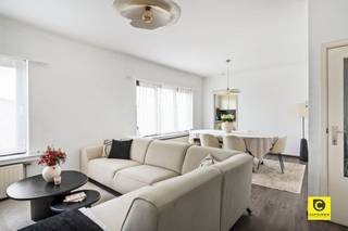 cet appartement très soigné de 2 chambres à coucher avec terrasse arrière est situé dans un petit immeuble sans ascenseur. Il se trouve à...