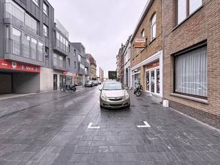 Een charmant investeringspand bestaande uit een handelspand en drie verhuurde appartementen.. Dit gebouw geniet van een uitstekende ligging, vlak...